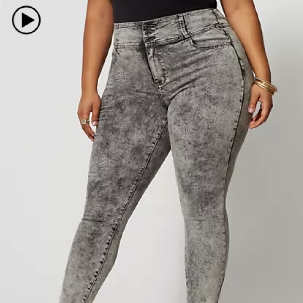 NWT fashion to figure acid wash high waisted jeans